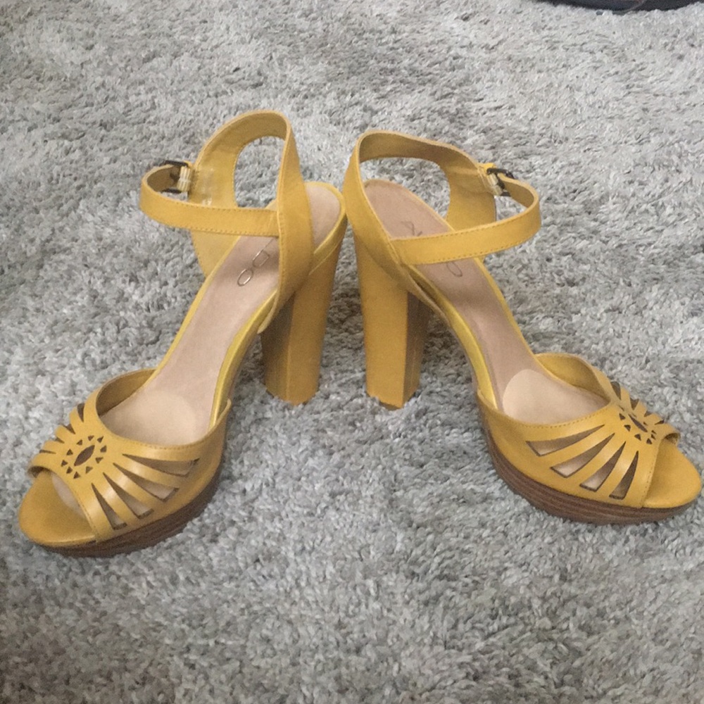 Aldo Women’s size 7/Euro 37 Peep toe Yellow heels